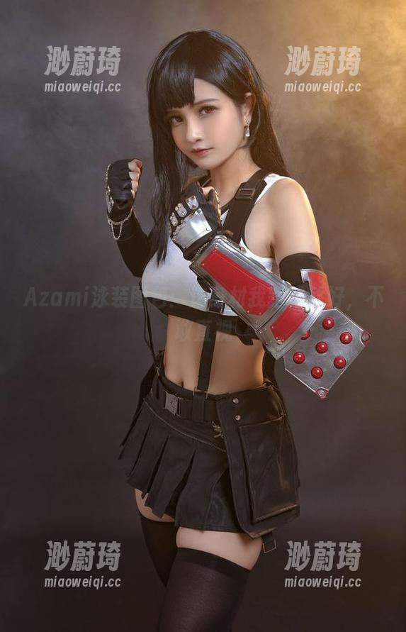 Azami泳装图包：这身材我路过就好，不敢直视