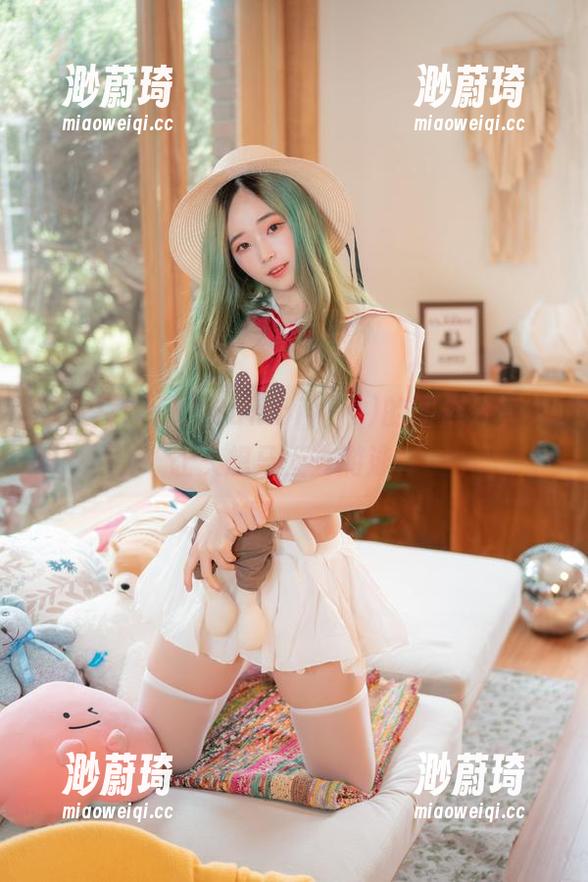 泳衣探险记：Bambi(밤비)的图库分享，让人想马上去游泳！