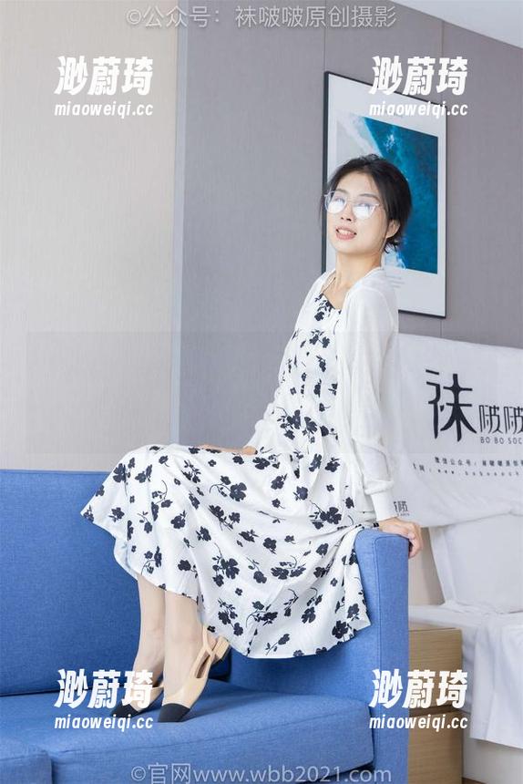 BoBoSocks袜啵啵 - 小安的黑丝图片：为了这双鞋，我想复习下我的鞋跟历史课……