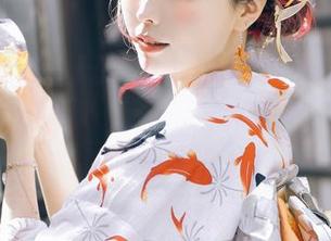 观看ElyEE子的“24.June-TierA.DorothyNostalgia”，那种情感不明朗，可随时推理。
