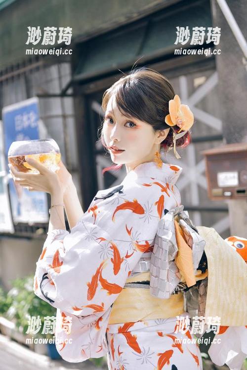 ElyEE子 观看ElyEE子的“24.June-TierA.DorothyNostalgia”,那种情感不明朗,可随时推理。