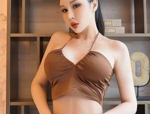 Feilin嗲囡囡 – 包裹里的私拍：PaPa妈咪教你如何把圣诞妆做‘到位’！