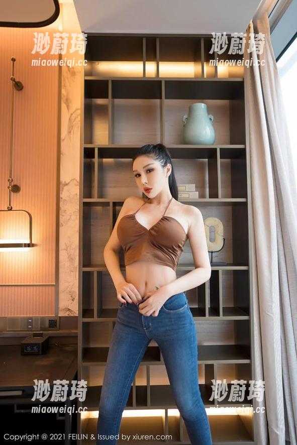 Feilin嗲囡囡 - 包裹里的私拍：PaPa妈咪教你如何把圣诞妆做‘到位’！