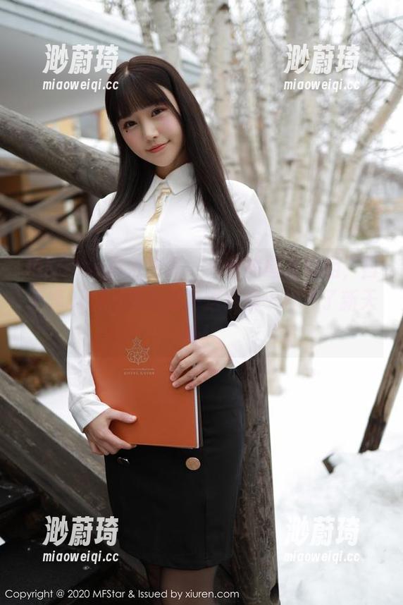 MFStar模范学院-白子嫣nicky MFStar模范学院 - 牛仔裤图片亮相,白子嫣nicky的身姿为这条裤子打开了新天地!