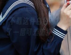 喵糖映画：下载这件白色毛衣，妹子又多了一层可爱防护罩。