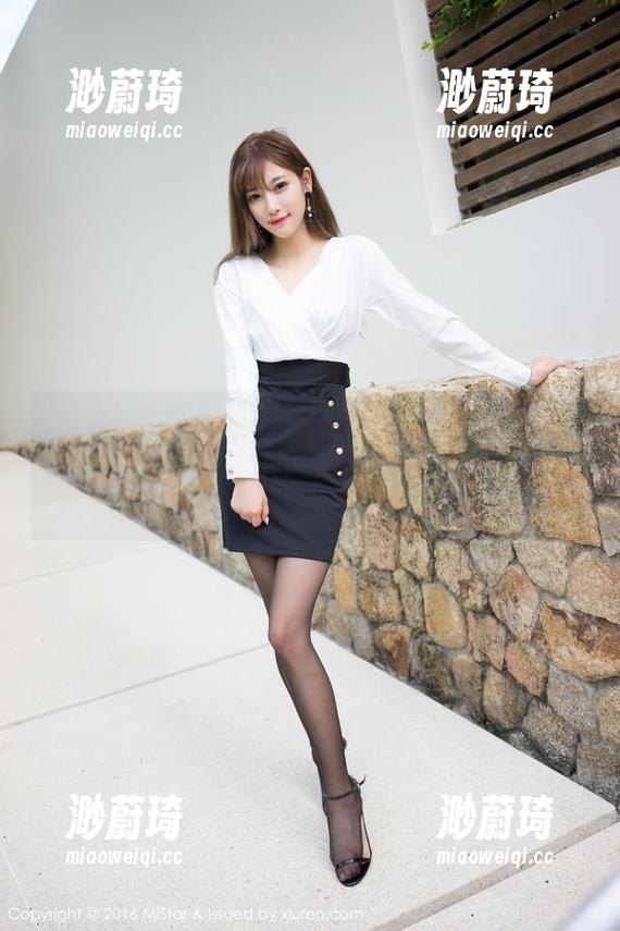 MiStar魅妍社-刘懿萱Yoyo MiStar魅妍社 - 刘懿萱Yoyo的美足写真入驻网盘,不小心点开了一集萌宠视频…