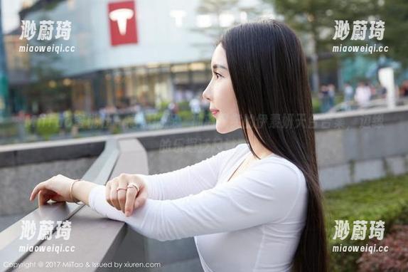 MiiTao蜜桃社 - 高清捕捉：抽离现实的伊素妍天台合集，边缘的乐趣泛起涟漪