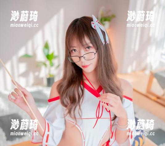最新Money冷冷的校园写真，谁会想到校园这么“冰凉”？哈哈，真不愧是她。