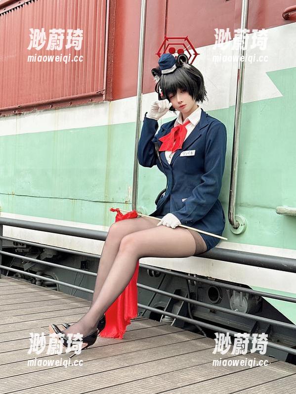 Rioko凉凉子的灰丝混搭大分享，今天谁说不能来点儿俏皮？