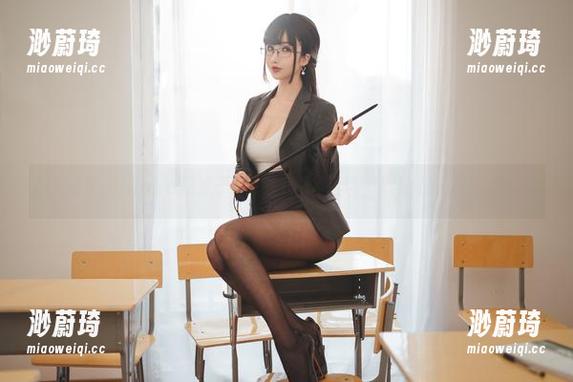 优菈绝了，Rioko凉凉子带来的cos图包，跟浪花一起起舞吧！