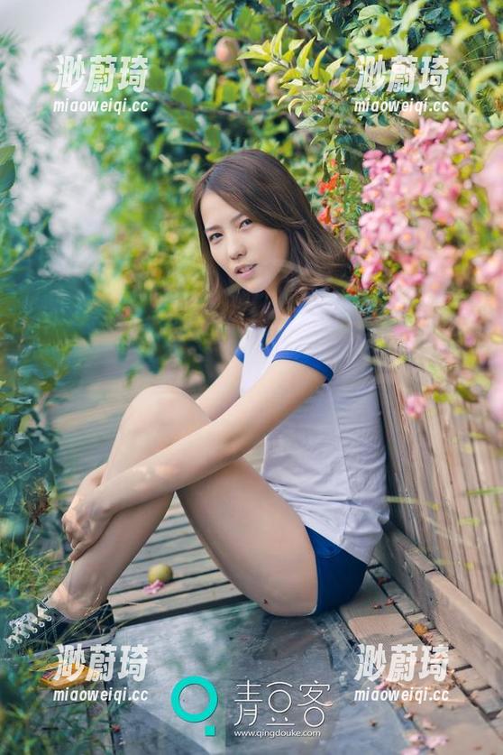TGOD推女神 - 赵伊彤的夏日图片，明晃晃的眼神太会说话了