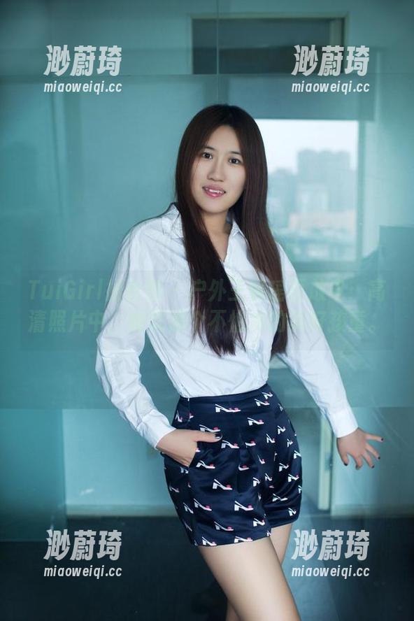 TuiGirl推女郎 - 户外王馨瑶再放电：高清照片中，她就像个不怕冷的美好孩童。