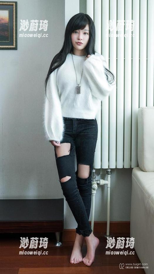 TuiGirl推女郎 - 胡允儿这次的图包，棉袜温柔得像个小熊抱