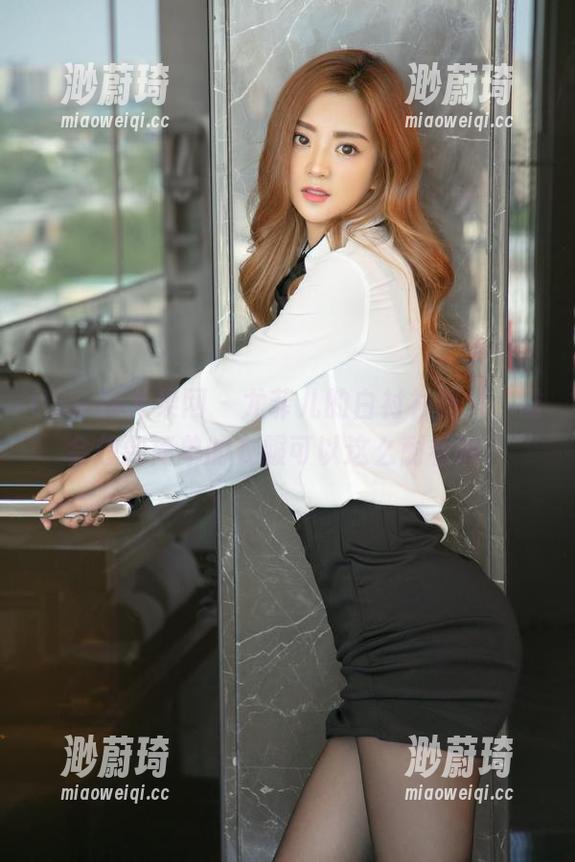 UGirls尤果网 - 尤菲儿的白衬衫图片，谁会想到简单的衣服可以这么耐看嘛！