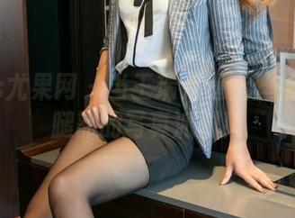 UGirls尤果网 – 当王瑞儿遇上丝袜：一场腿部的写真派对！