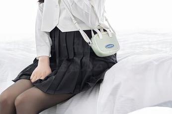 Xiuren秀人网 – 礼服里的FoxYini孟狐狸合集——轻盈如云，又带点打趣