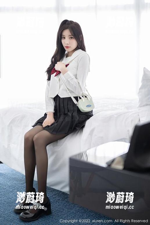 Xiuren秀人网 - 礼服里的FoxYini孟狐狸合集——轻盈如云，又带点打趣