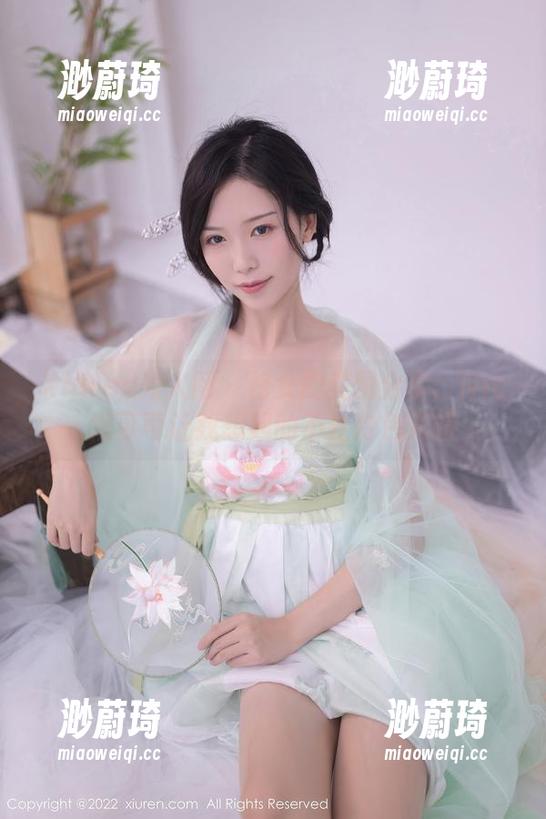 Xiuren秀人网 - 修女的美图分享：Nic妮可可让我想起的不止白色兜帽