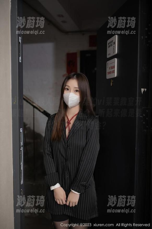 Xiuren秀人网 - 吃白菜的vi菜菜教室开课啦！图包和下载的组合，听起来像是要开个奇怪的研讨会？