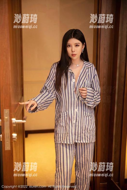 Xiuren秀人网 - 说好的旅拍拍成啥样？娜露Selena的写真图集真让人无言