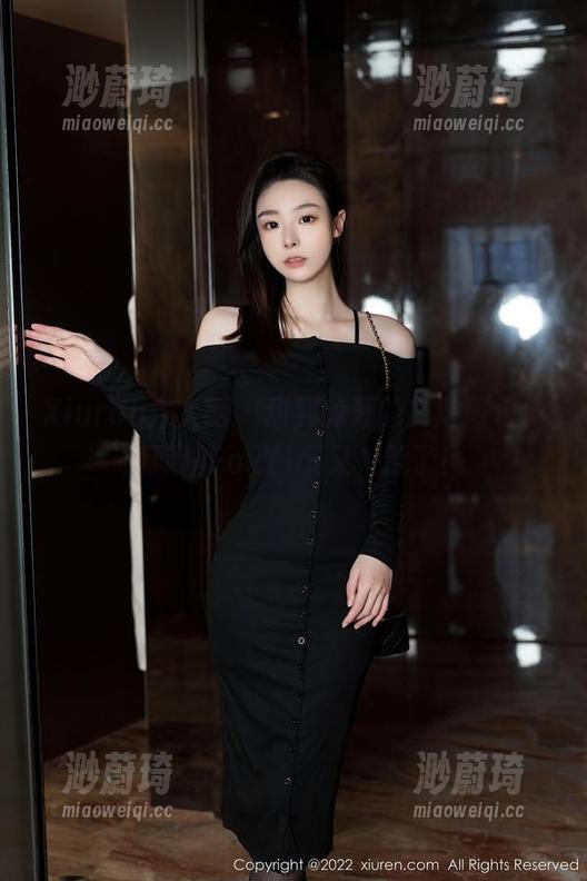 Xiuren秀人网-孟狐狸FoxYini Xiuren秀人网 - 甜到掉牙的高清图包,孟狐狸FoxYini又来撩了!