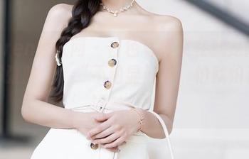 Xiuren秀人网 – 白色写真又在就是阿朱啊那张脸上，“不怕显肚子，怕就怕透明涂鸦！”