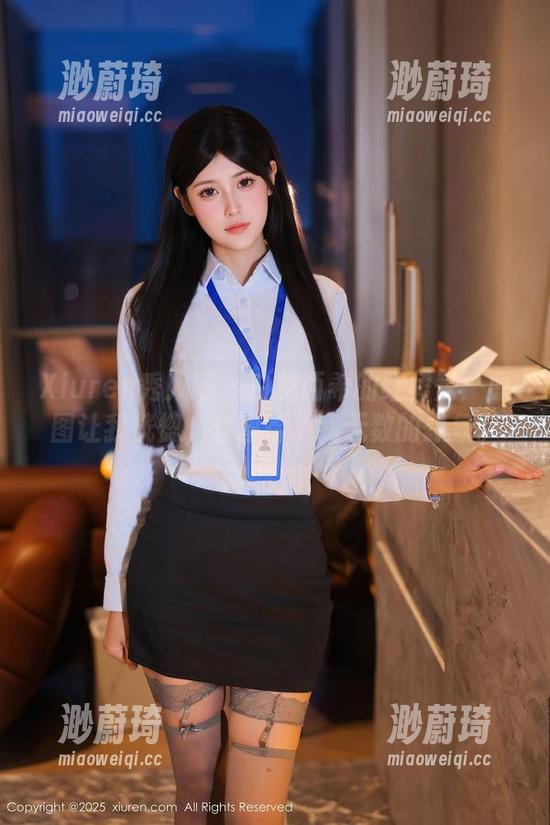 Xiuren秀人网-白兔西希 Xiuren秀人网 - 白兔西希的红裙秀:原图让我恍惚,套图给了我无数的想象。