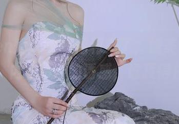 Xiuren秀人网 – 福利来了，糯美子的新作：内衣吊带的诱惑，谁顶得住？
