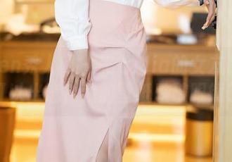 Xiuren秀人网 – 美七Mia的女友是不是可以出道？我的壁纸跌破眼镜了