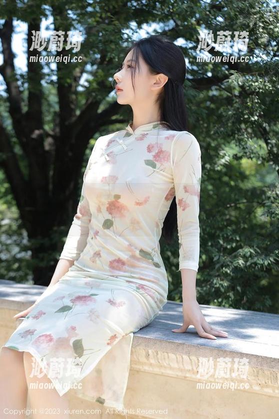 Xiuren秀人网 - 透过草莓mm，她的原图壁纸让我们不自觉停留哦
