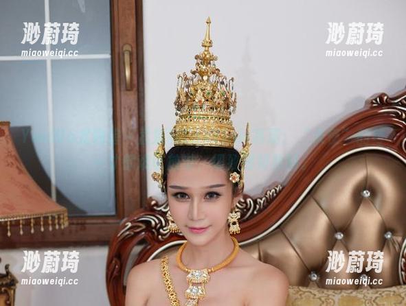YouWu尤物馆 - 孟狐狸FoxYini+高清：“天使”的每一寸都难以放过，细致到如妆帖。
