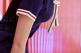 aiss – 照片中的礼服，差点让人忘了欣杨的存在，谁来告诉我这是咋回事？