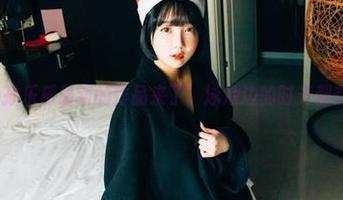 yeeun孙乐乐最新的作品来了，泳池边的时光都在发光！