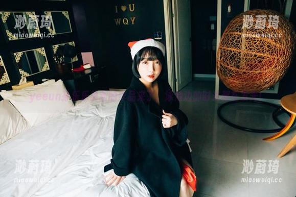 yeeun孙乐乐最新的作品来了，泳池边的时光都在发光！