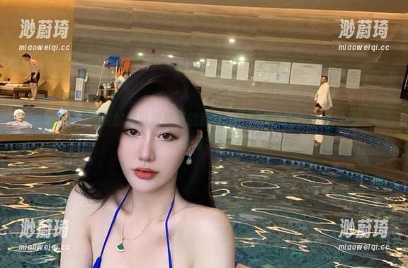 微密圈 - 不爱笑的赛琳教室里的那些光怪陆离，高清原图让你一秒想当老学霸！