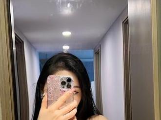 微密圈 – 不爱笑的赛琳vs夏日，没有光环加持，图集中一切自然得很。