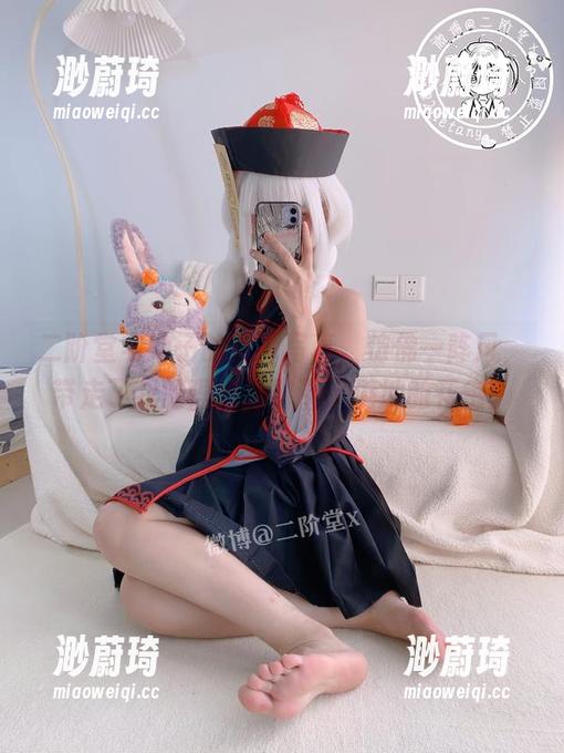 二阶堂宅绘子的短裙写真，仿佛一阵风，带走了我的理智，留下了满地的花痴。