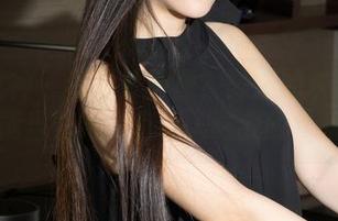 克拉女神 – 谁需要画廊？静宜的灰丝美图就能当壁纸，直接入驻我的手机！
