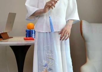 初夏女神 – 点点借过校园气息写真合集：谁的白衬衫最迷人？