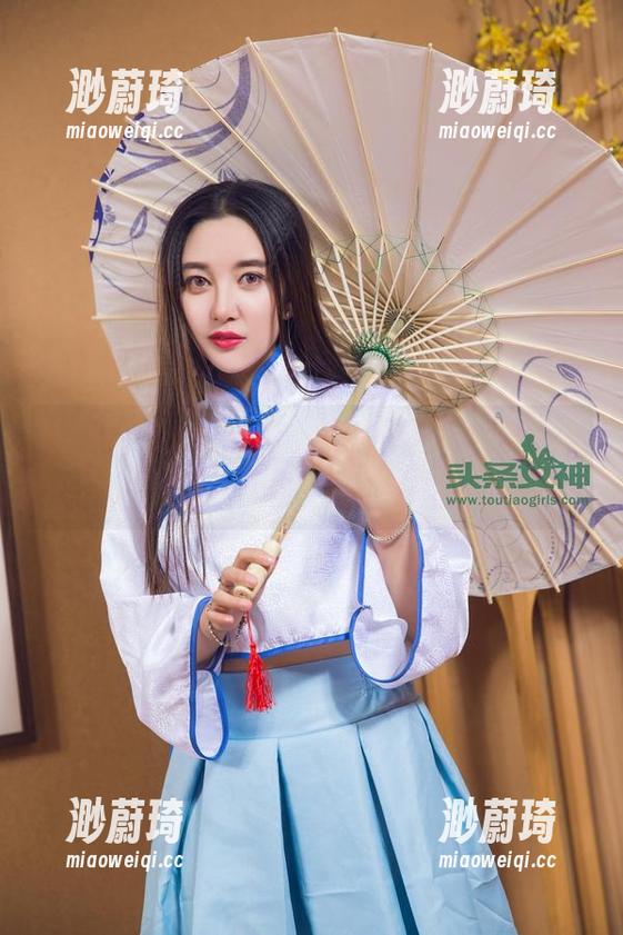 头条女神 - 黑色，不仅仅是颜色，还是陈怡曼的藏宝图，图库里找找会有新发现！