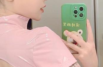 四妹在奈汐酱Nice的图集中，蜘蛛精的存在感强得让人无言