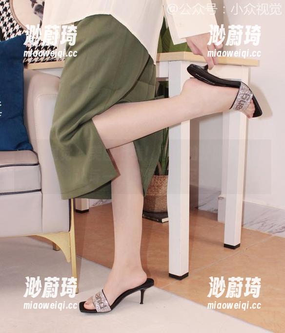 小众视觉 - 美图上线！惠子的长腿资源，让每一秒都值得驻足。