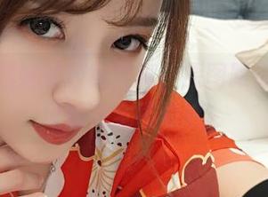 小女巫露娜的校服写真，原图跟你的想象可能完全不同哦。
