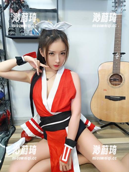 小女巫露娜的天台美图好到你想下载十遍，但嘛—请不要沉迷，咳咳。