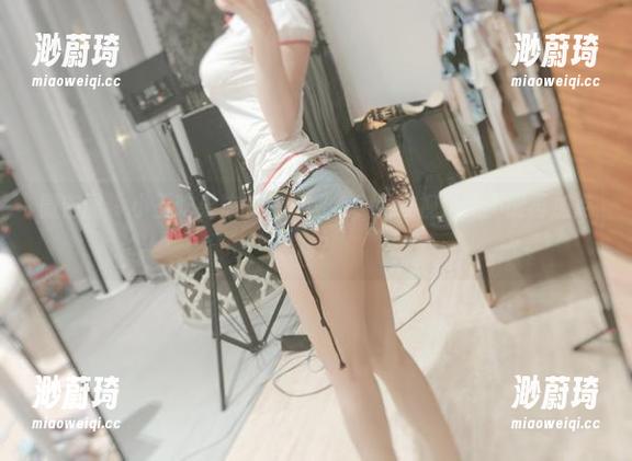 微密圈 - 小玉吃果冻的私房图集，男友视角能不能再加点料？