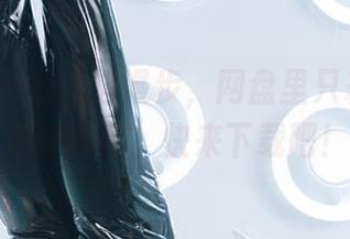 小空sora的海边漫步，网盘里只差一波海浪的声音，快来下载吧！