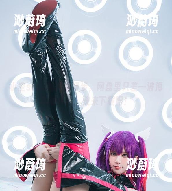小空sora的海边漫步，网盘里只差一波海浪的声音，快来下载吧！