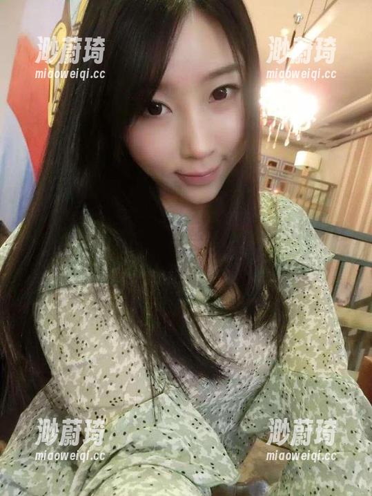 微密圈 - 写真与办公室？小芯酱的搭配让我对这两个词有了一种新的误解