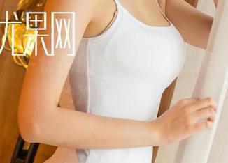 尤果网 – 牛仔裤的时间，在线探寻李易童的冷静气息。
