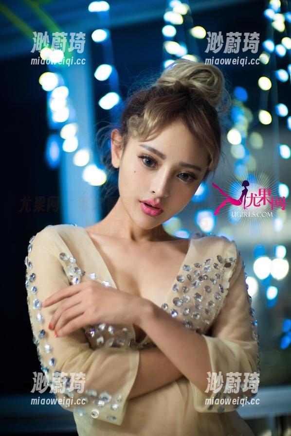 尤果网 - 每次看黛熙儿的双人图片，都在想她是不是很懂搭配